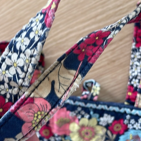 Vera Bradley quilted floral print bag/tote bag - Picture 7 of 7
